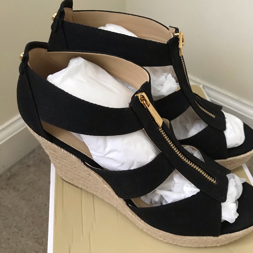 🌸SOLD🌸MICHAEL Michael Kors Damita Wedge Black
